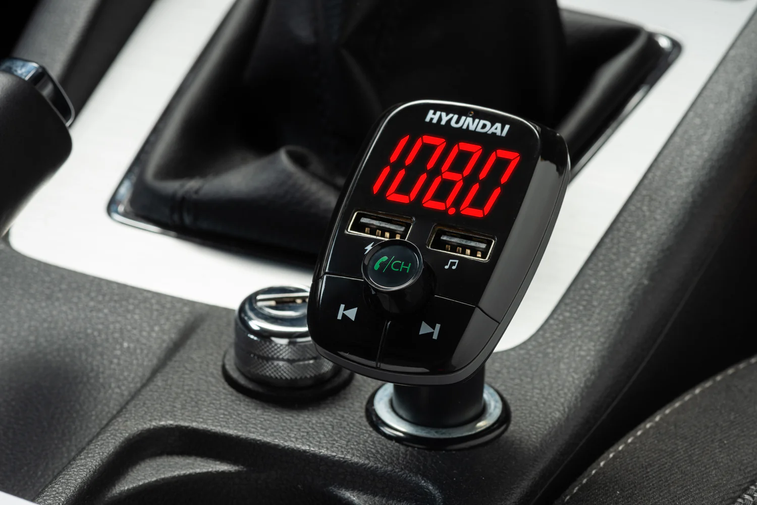 FM Transmitter Hyundai FMT 380 BT CHARGE černý
